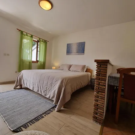 Apartment Buterer *